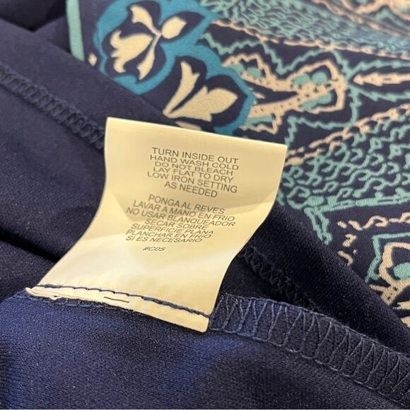 Long sleeve Floral Blue Dress with lace details - Picture 10 of 13